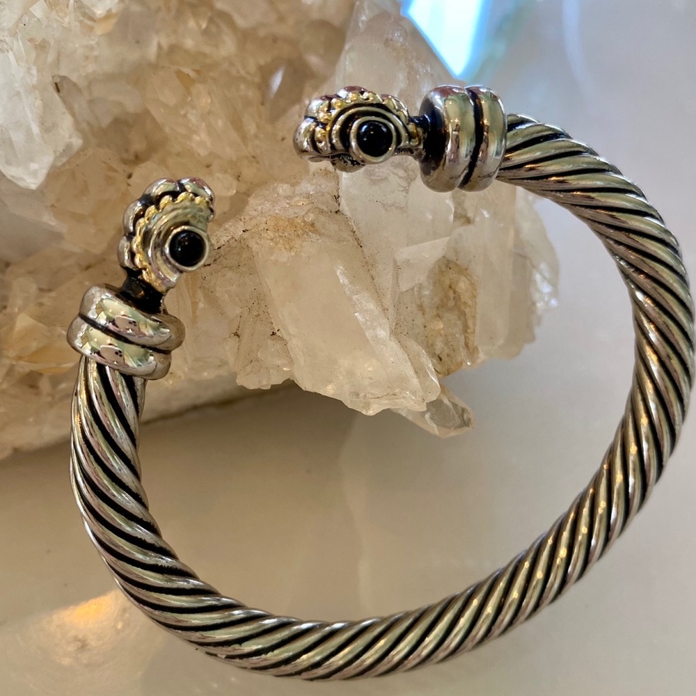 Two tone weighty bracelet with onyx like stones. - Picture 5 of 9
